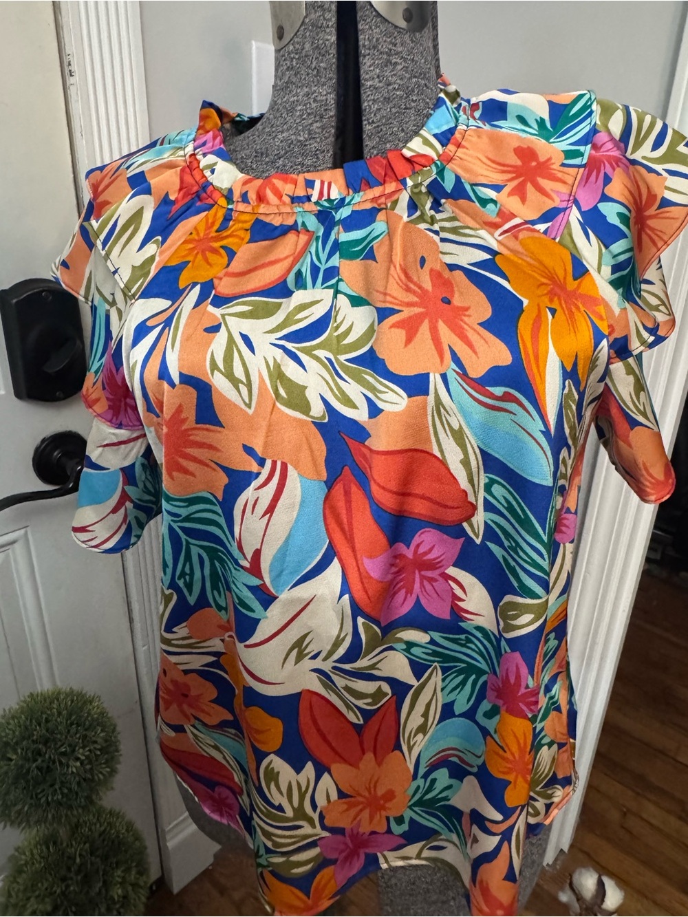 Women’s Jodifl Floral Flutter Sleeve Blouse in Blue and Orange Medium NWT